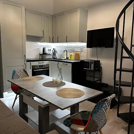 Miniapartament Jelonka * يلينيا غورا